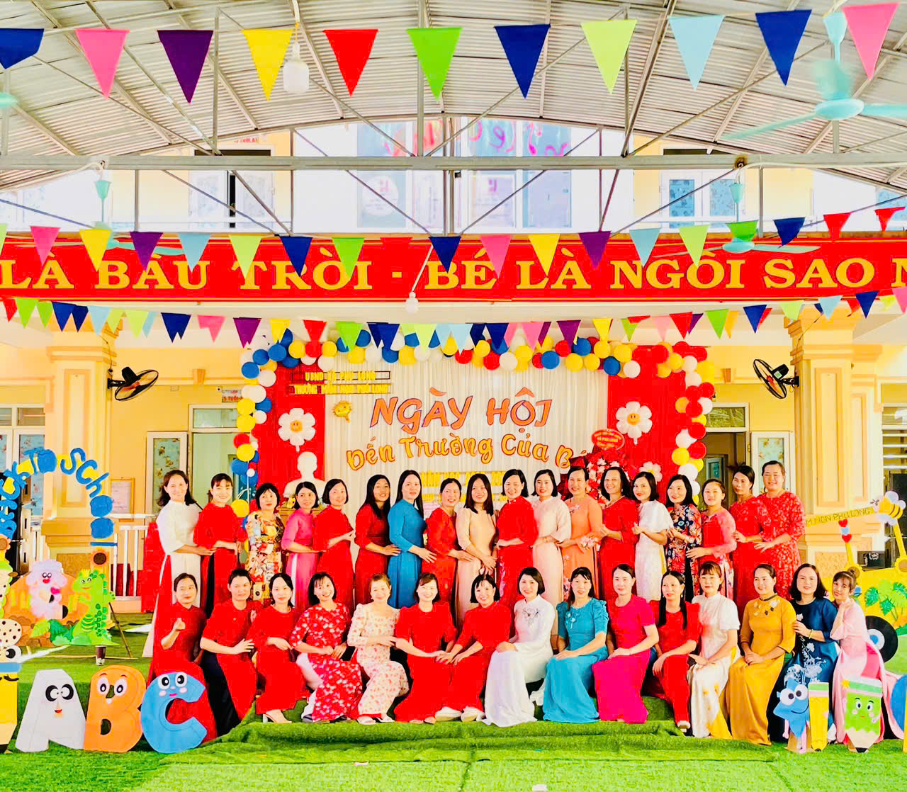 TẬP THỂ CÁN BỘ GIÁO VIÊN, NHÂN VIÊN TRƯỜNG MN PHÚ LONG